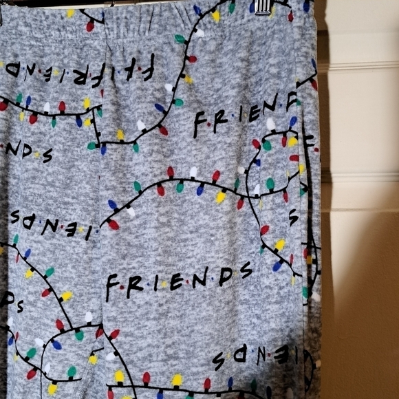 Friends two piece Christmas sleepwear size small - Picture 5 of 7